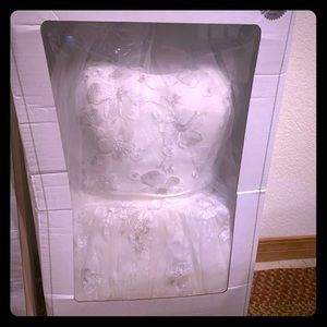 *PRESERVED* Melissa Sweet Ivory Lace Ballgown